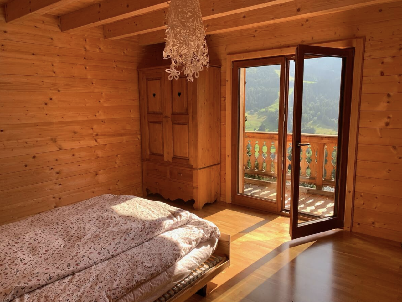 Modern 4BR Chalet